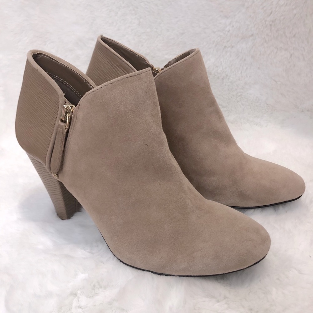 ✨Gianni Bini Suede Booties✨
